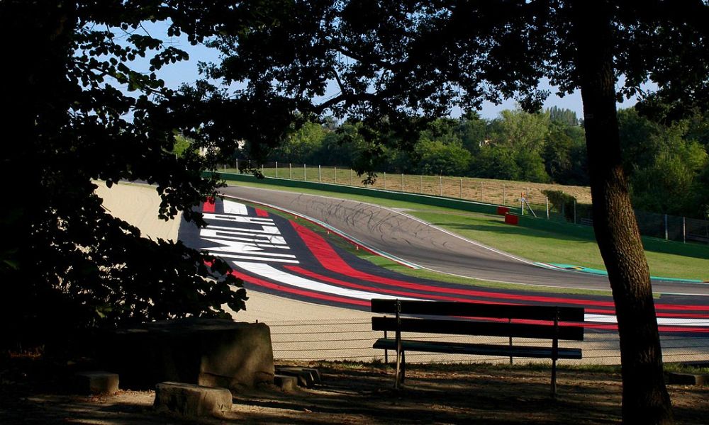 Una de las curvas de Imola.