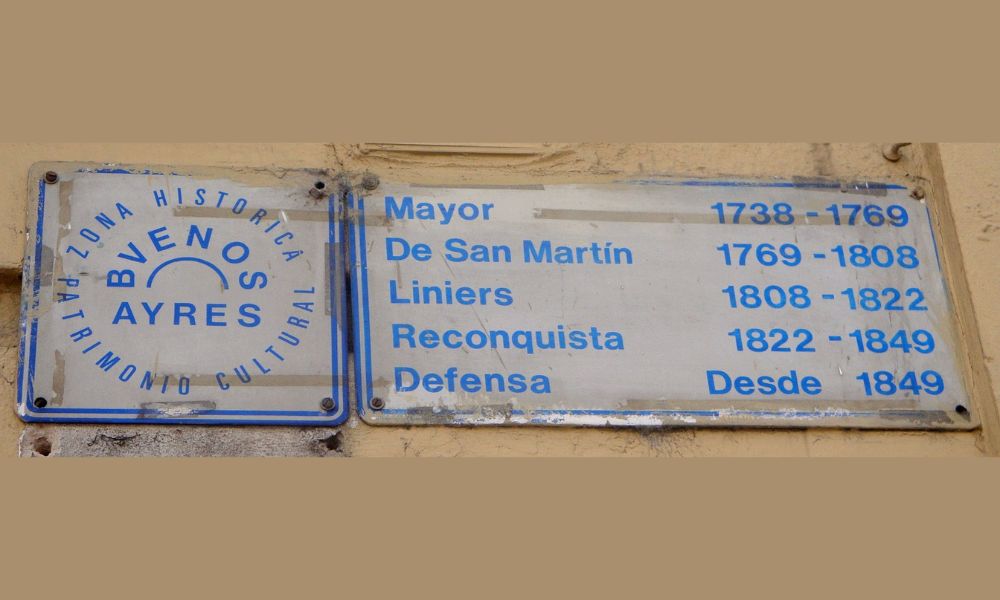 Nombres de la calle Defensa.