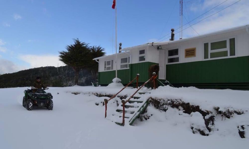 Puerto Toro bajo nieve.