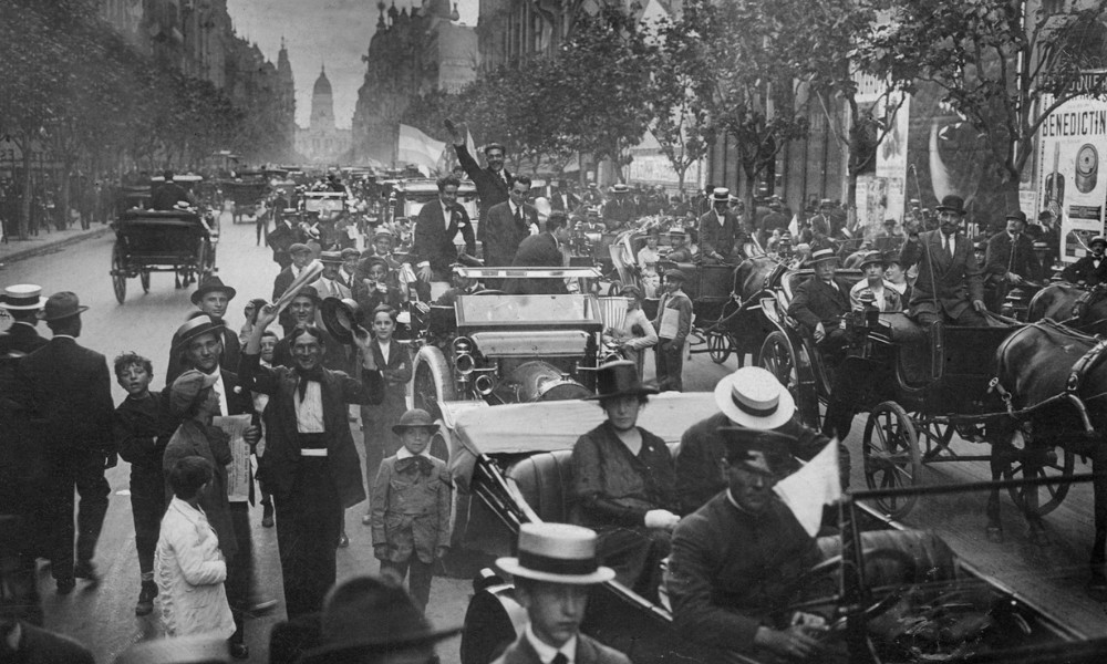en qué año se inauguró la Avenida de Mayo