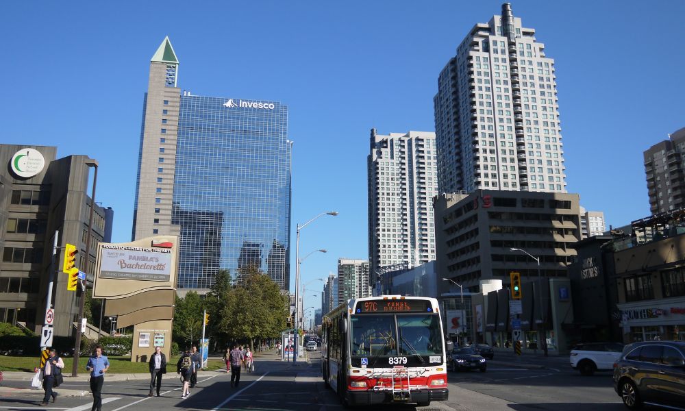 Yonge Street, la calle más larga del mundo.