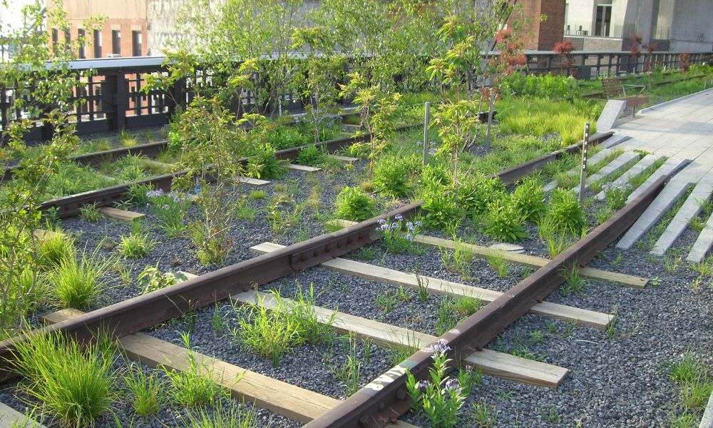 Vías que quedan en el High Line de Nueva York.