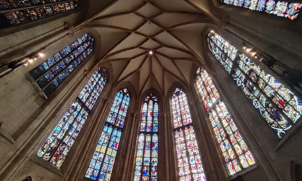 Interior de la iglesia más alta del mundo.