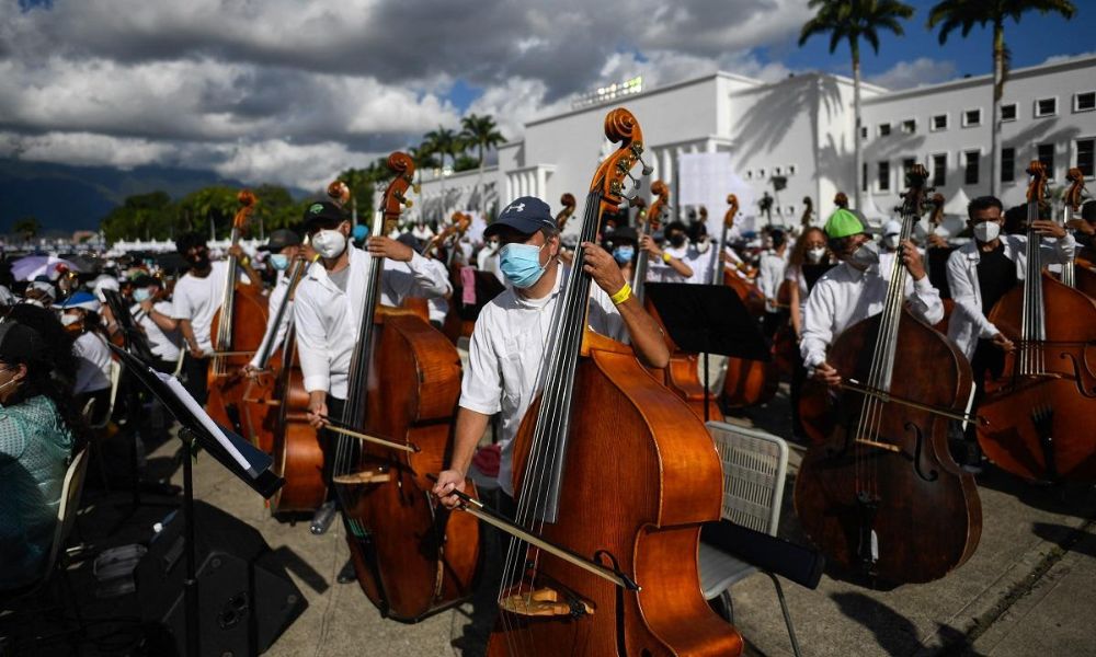 Músicos de la orquesta más grande del mundo.