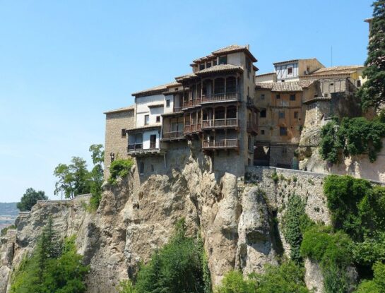 ¿En qué parte de España están las famosas Casas Colgadas?