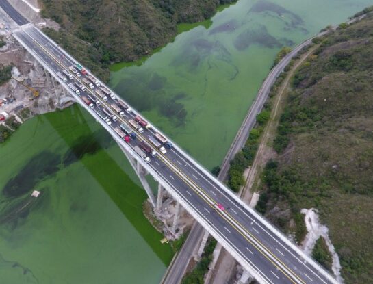 ¿En qué parte de Córdoba se encuentra este puente de 325 metros de longitud?