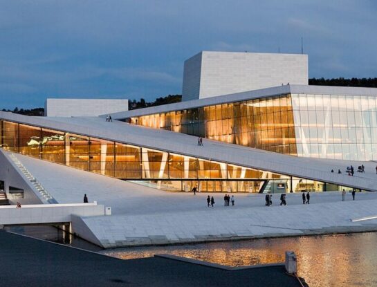 Ópera de Oslo: la historia de uno de los edificios más llamativos de Europa