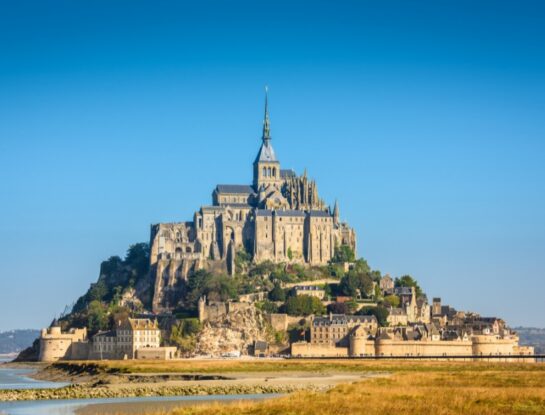 Abadía del Monte Saint Michel: el monumento francés que se esconde en Normandía desde hace 1.000 años