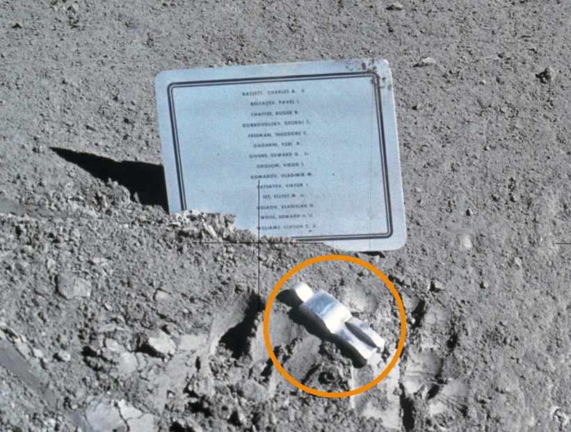 Estatua en la Luna