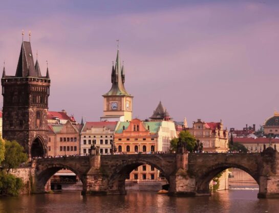 Conocé la historia del Puente de Carlos, una joya de la arquitectura gótica en Praga