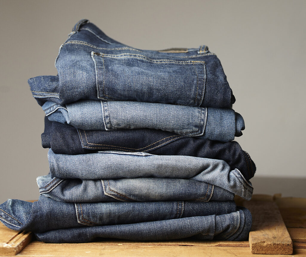 ¿Por qué casi todos los jeans son de color azul?