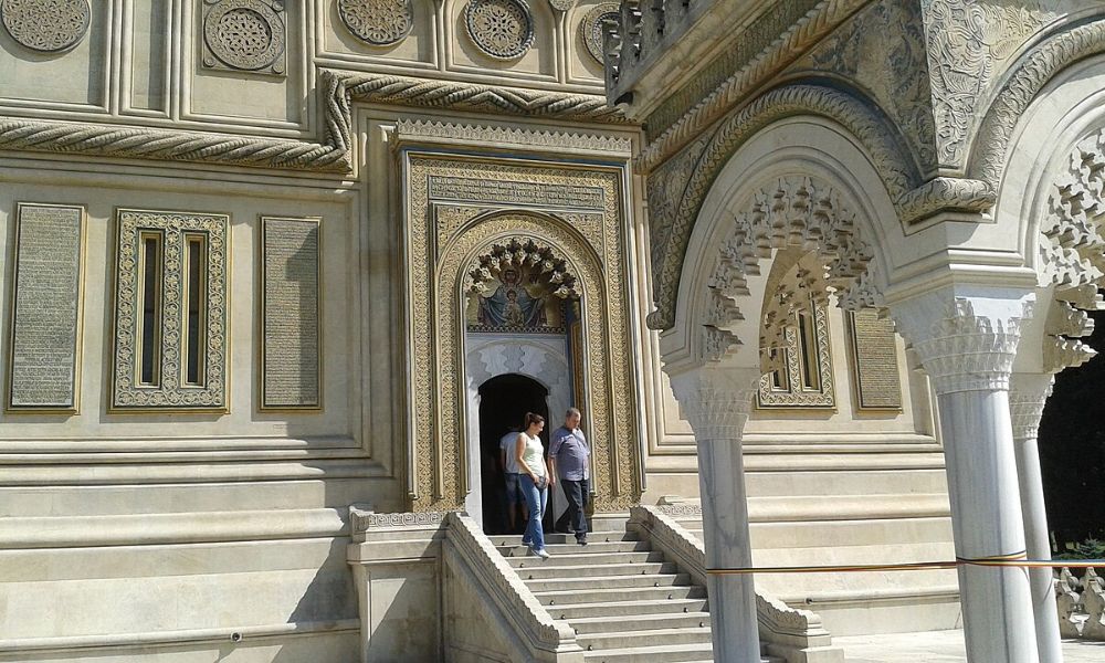Entrada de la Catedral de Curtea de Arges.