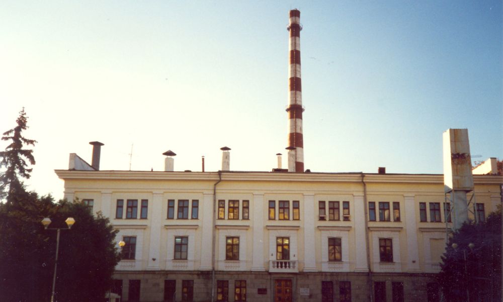 Edificio de la primera central nuclear de la historia.
