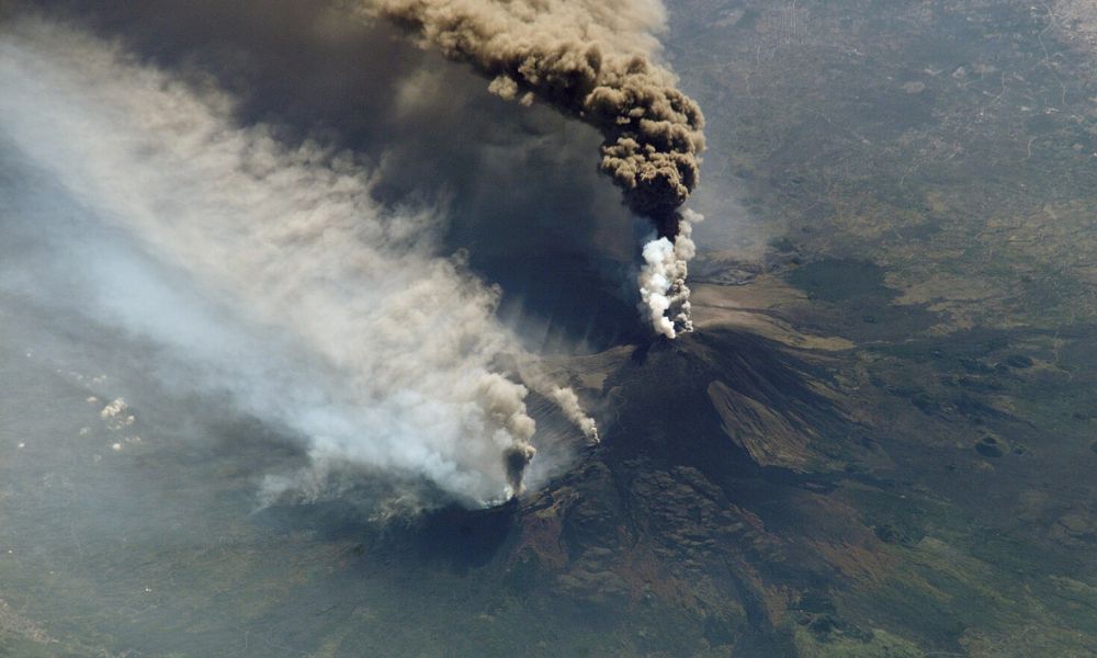 El volcán Etna en plena erupción.
