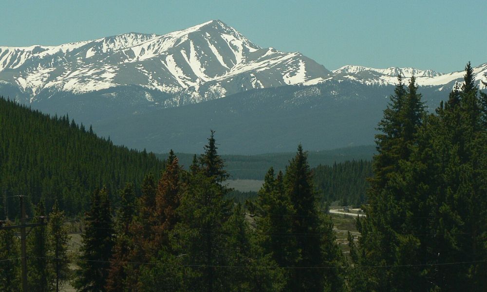Montañas Rocosas con nieve.