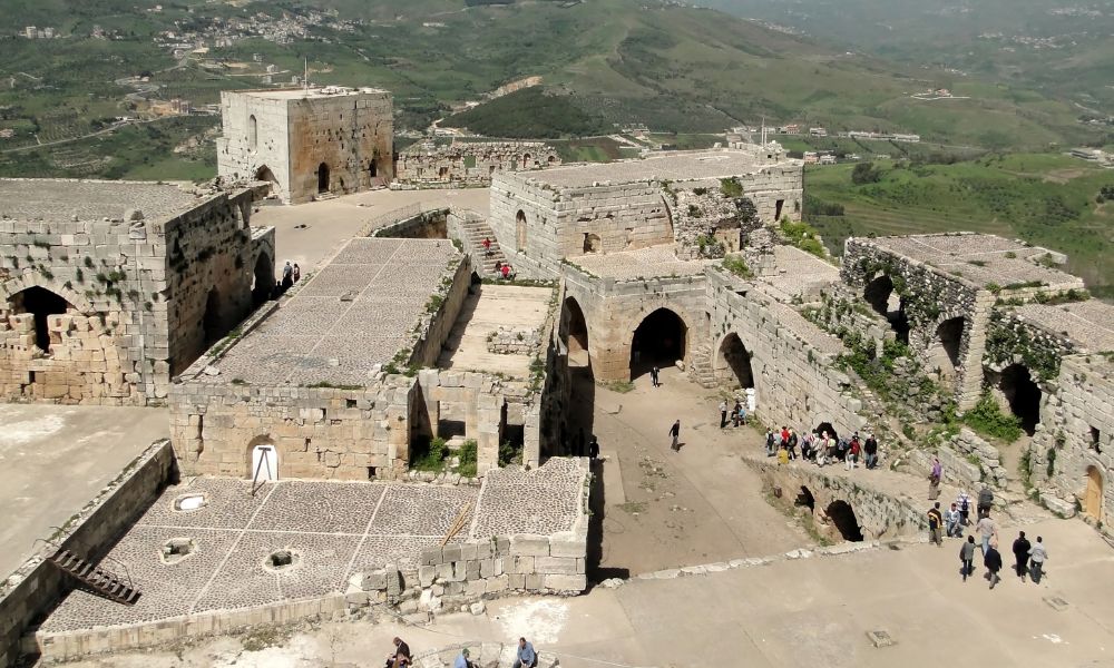 Turistas en el Crac de los Caballeros.
