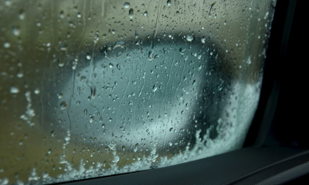 por qué se empaña el parabrisas del auto en invierno