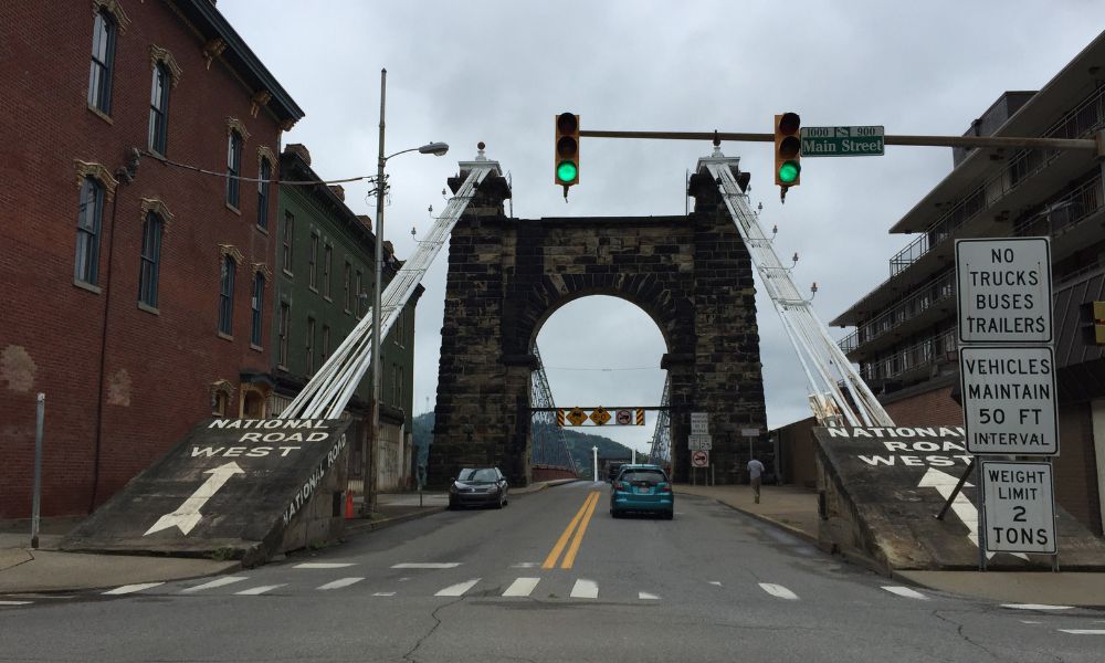 Ingreso al puente de Wheeling.
