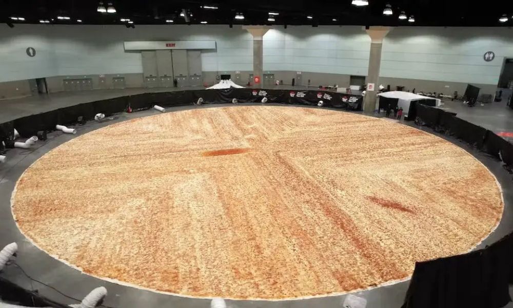 Aspecto de la pizza más grande del mundo.