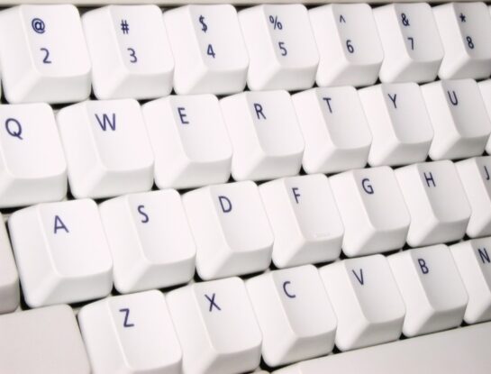 ¿Sabías que el teclado QWERTY fue inventado hace más de 150 años?