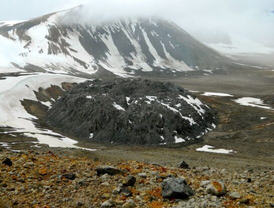 Novarupta: el llamativo volcán de Estados Unidos que está entre los más jóvenes del mundo