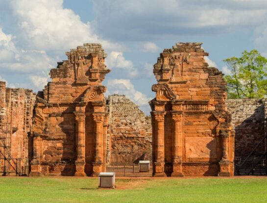 ¿Cuál es la historia de las famosas Ruinas de San Ignacio de Misiones?