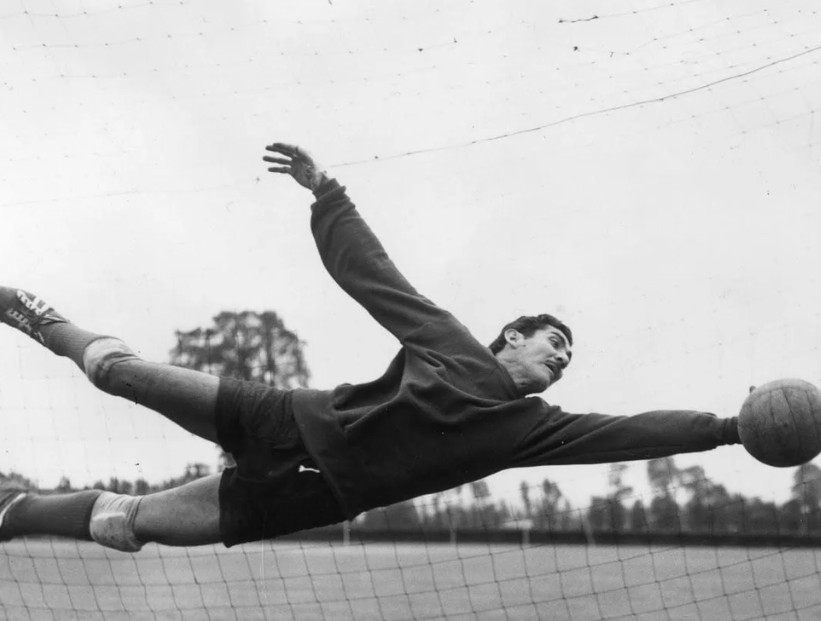 primer futbolista que jugó cinco Mundiales