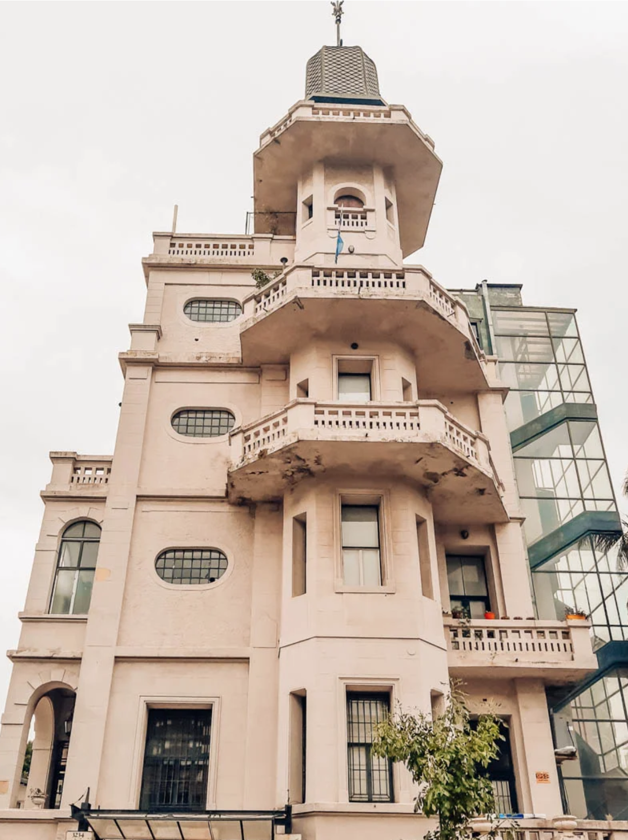 Palacio de los bichos: el enigmático edificio que se construyó para ser un regalo de casamiento, pero una tragedia hizo que quedara abandonado por décadas