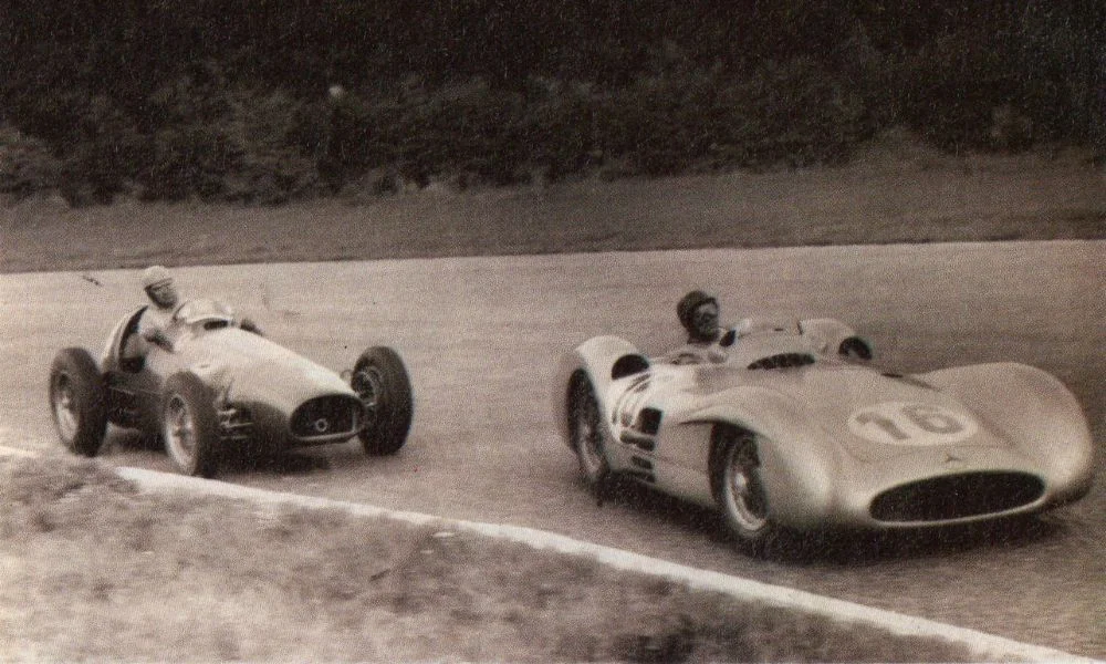 Juan Manuel Fangio en competencia.