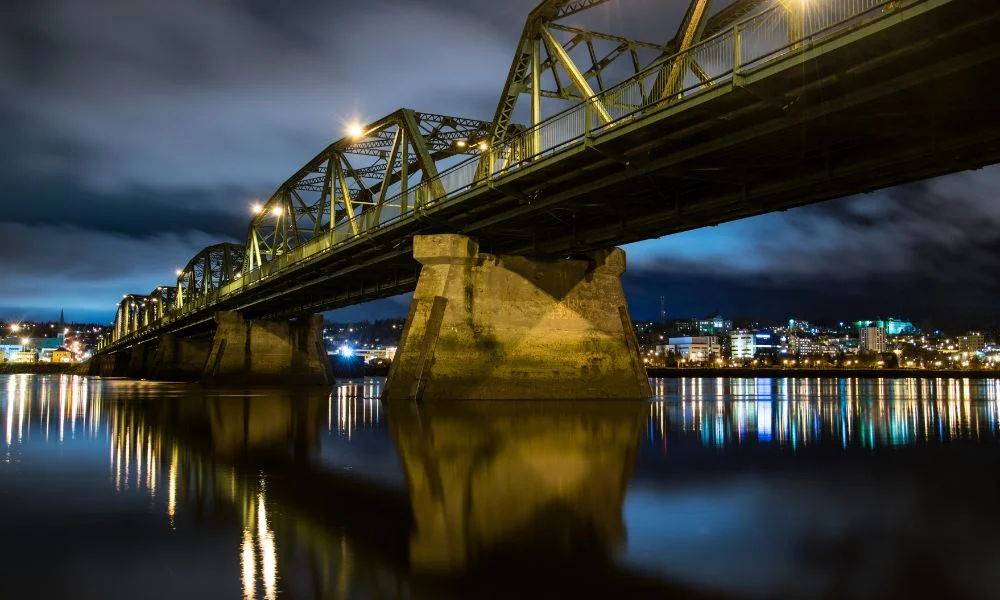 Puente sobre el río Saguenay.
