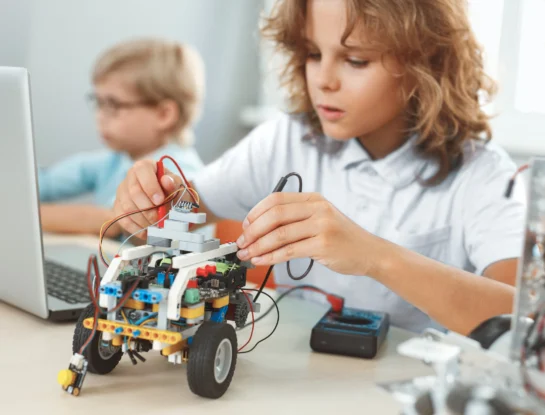 Programar jugando: cómo los robots educativos ayudan a desarrollar el pensamiento computacional desde la infancia