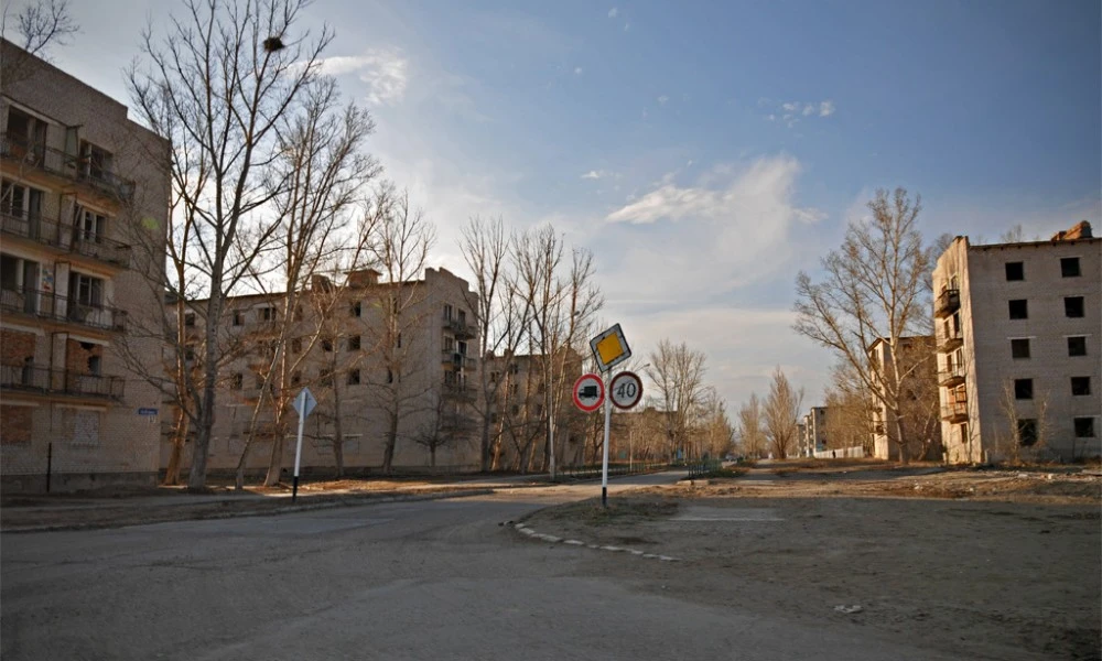 Calles y edificios abandonados en la ciudad de Kurchátov, el epicentro de las pruebas nucleares soviéticas