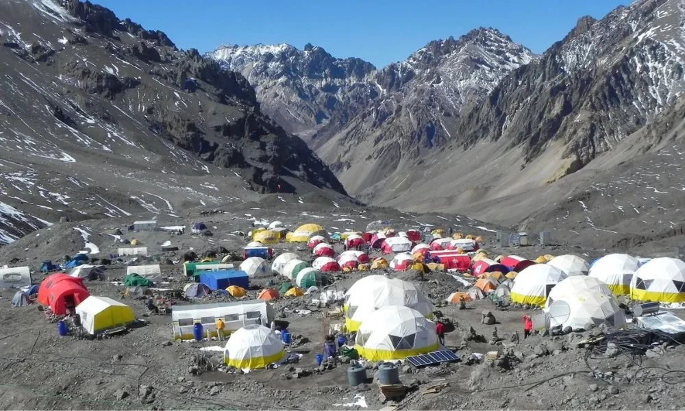 Plaza de Mulas, la zona del Aconcágua donde se produjo el hallazgo de la pirca arqueológica.