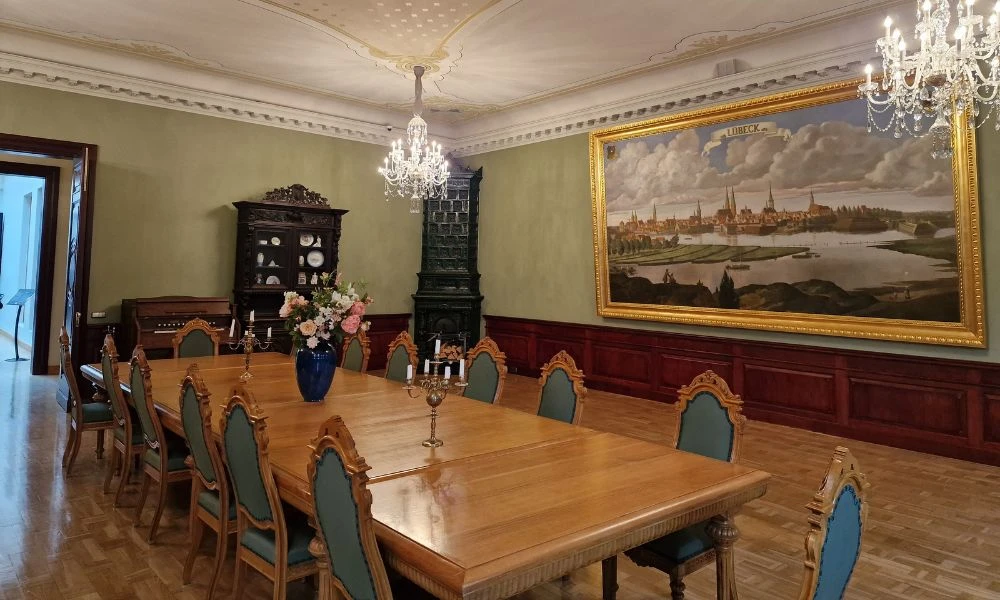 Interior de la Casa de los Cabezas Negras.