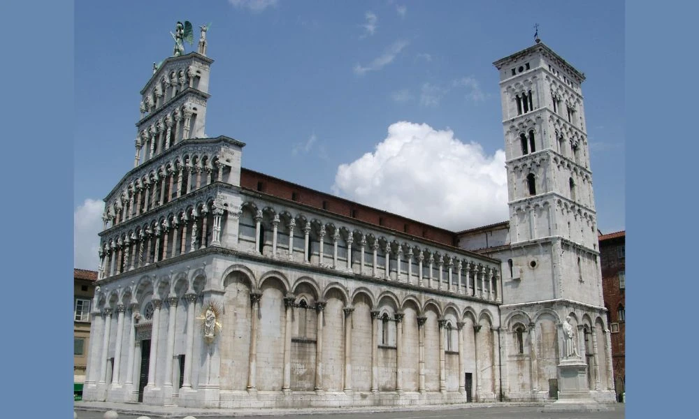 Una iglesia en Lucca.