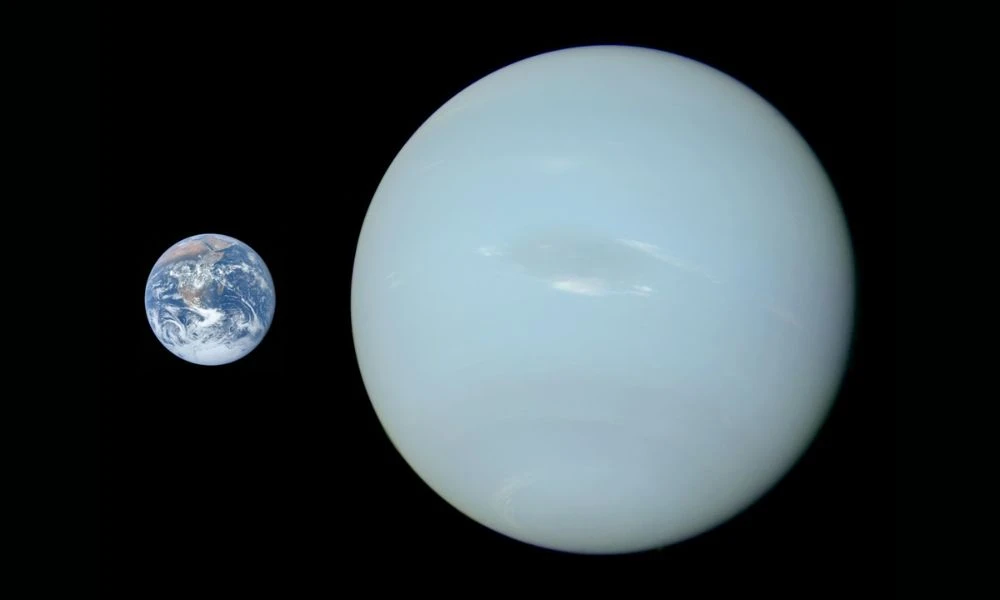 Neptuno, en comparación al tamaño de la Tierra.