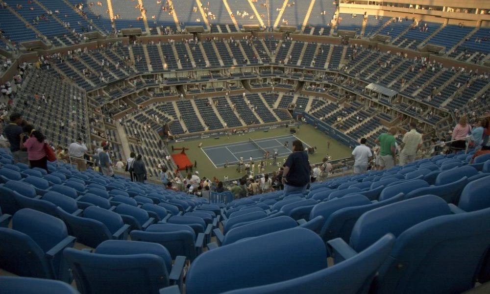 Interior del estadio de tenis Arthur Ashe.