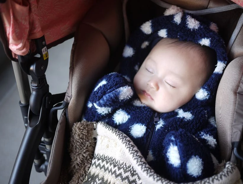 Bebés nórdicos duermen la siesta al aire libre