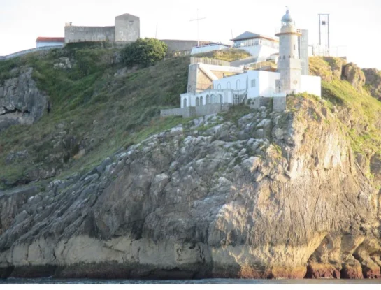 ¿En qué ciudad de España está el emblemático Faro de Santa Catalina, en pie desde 1862?