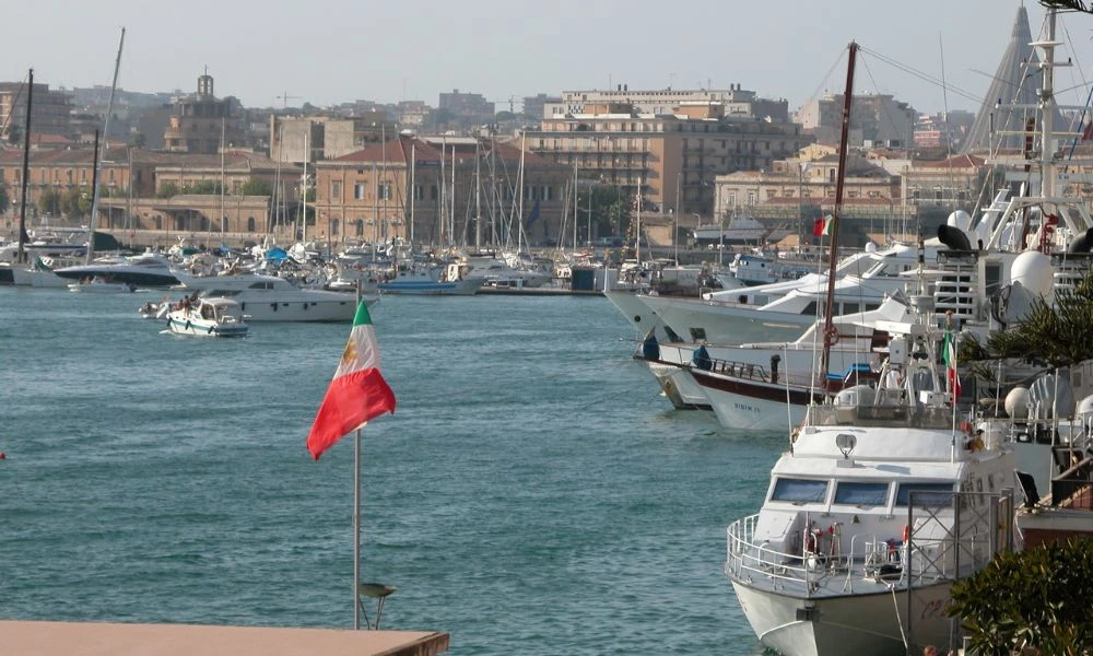 Puerto de la ciudad más calurosa de Europa.