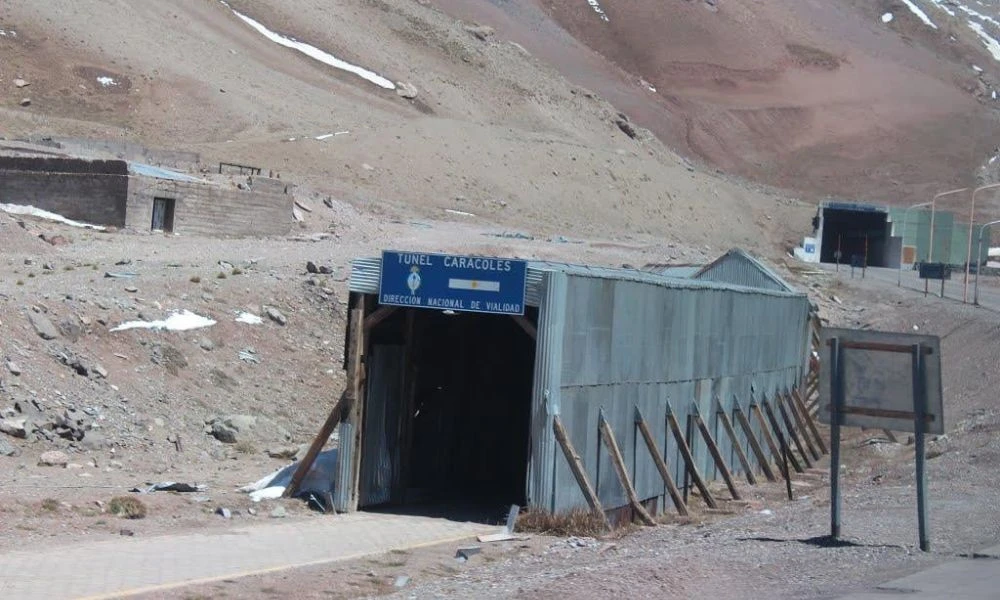 Túnel Caracoles, junto al túnel del Cristo Redentor.