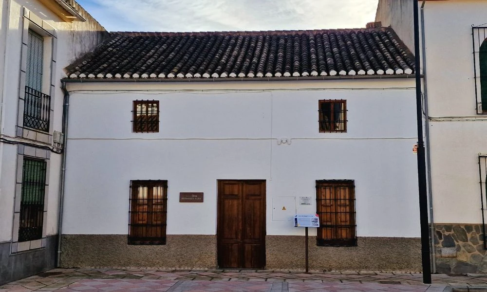 Casa antigua en el pueblo de España que se llamó Asquerosa.