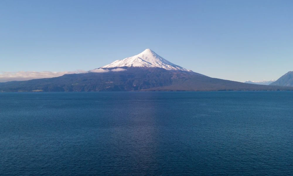 El Volcán Osorno a la distancia.