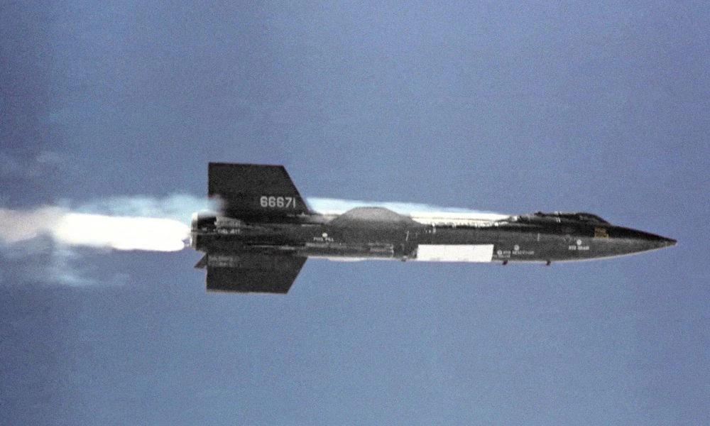 El North American X-15 en pleno vuelo.