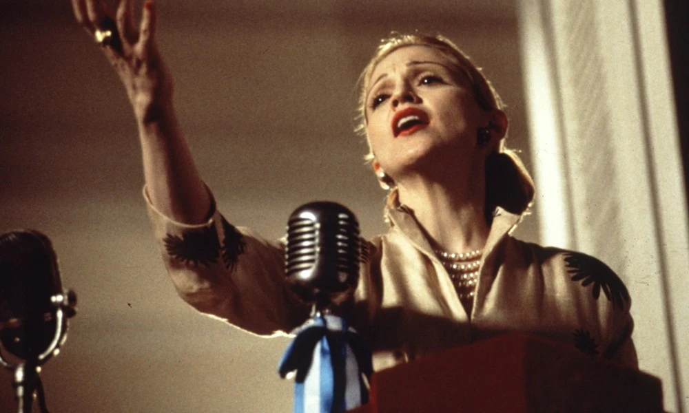 Maddona en su papel como María Eva Duarte de Perón, en la película de 1996