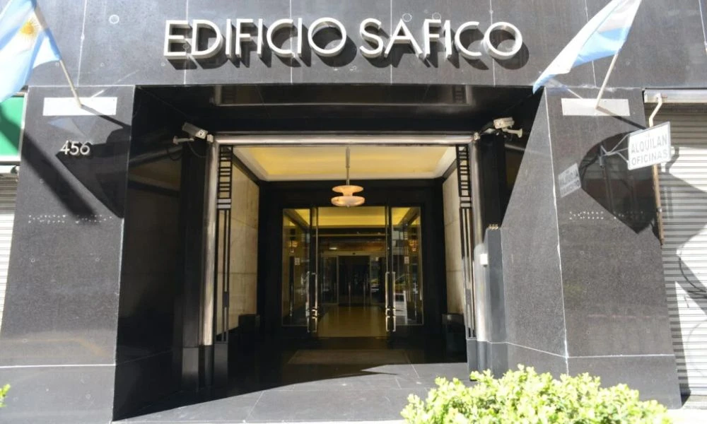 Entrada del Edificio Safico.