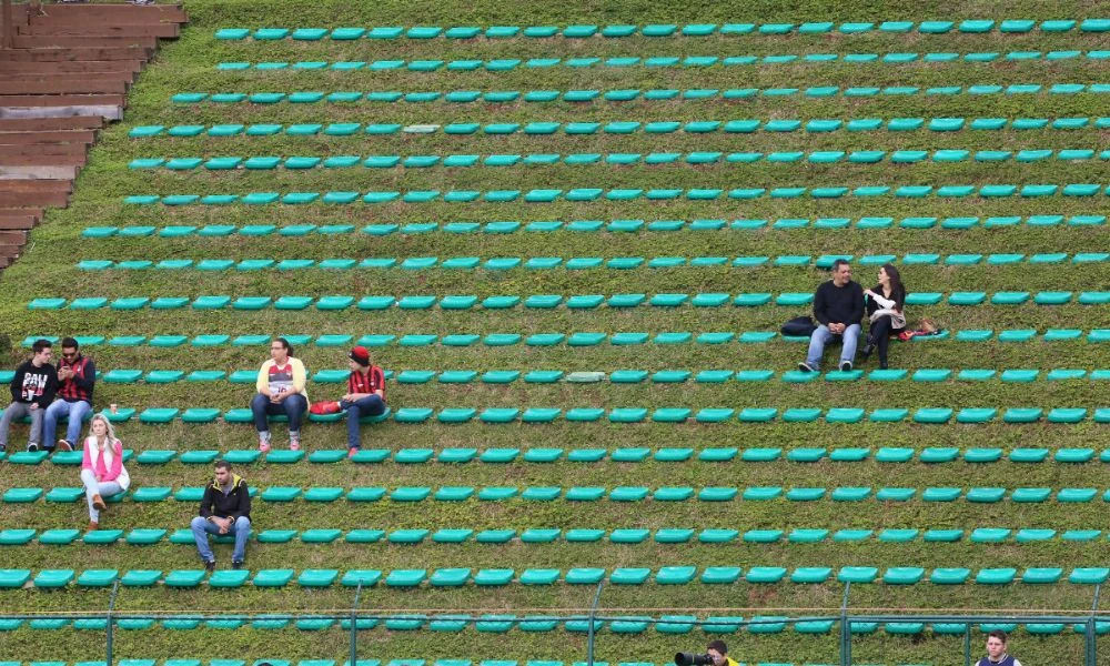 Espectadores del estadio ecológico.
