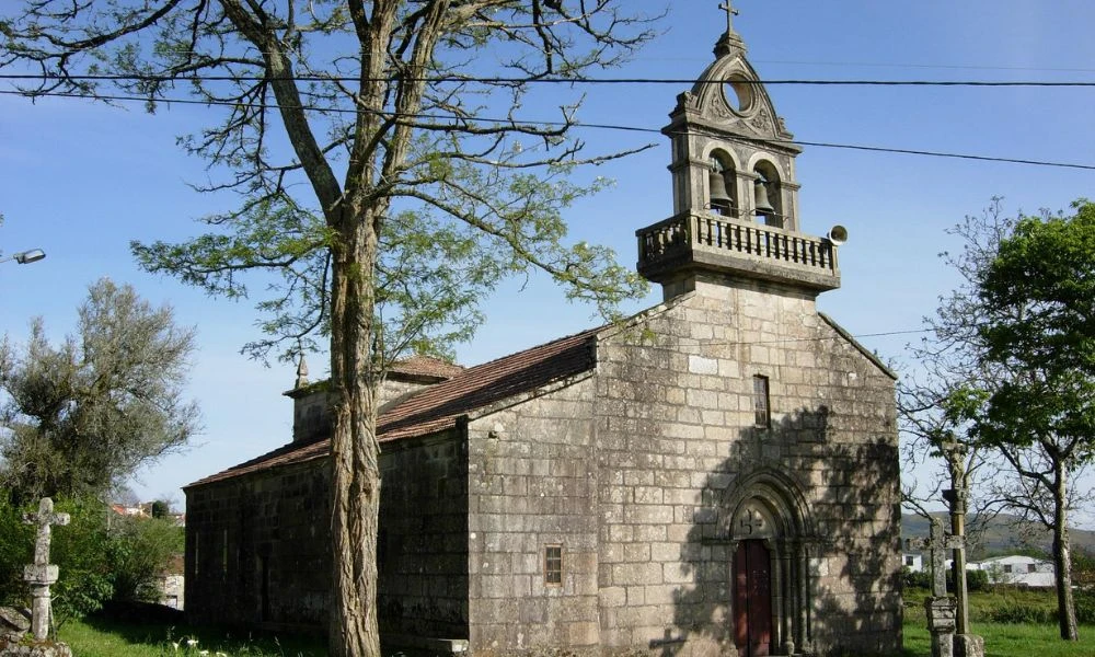 Iglesia en Puentecaldelas.