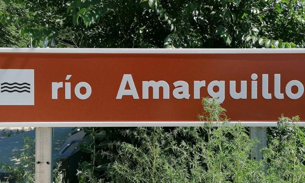 Cartel del río Amarguillo.