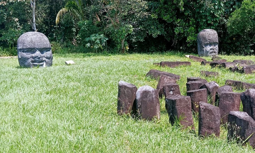 Objetos de la cultura olmeca.